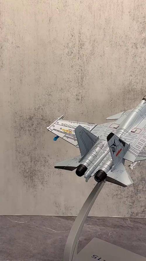 纯折歼15仿真纸飞机: 歼15战斗机仿真折纸视频