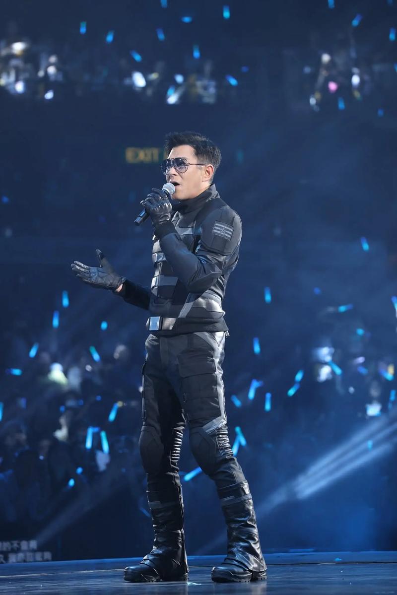 今期流行古天乐歌词: 古天乐在演唱会唱的歌,精选词语释义剖析